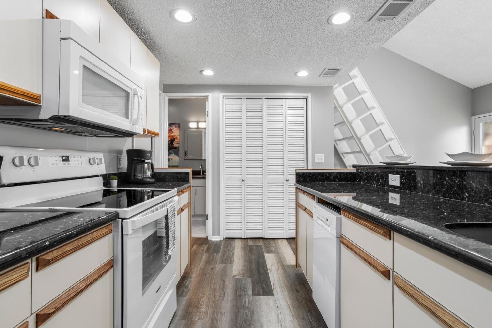 King Bed Well-Located Cozy Townhouse Retreat Apartment Gulfport Bagian luar foto